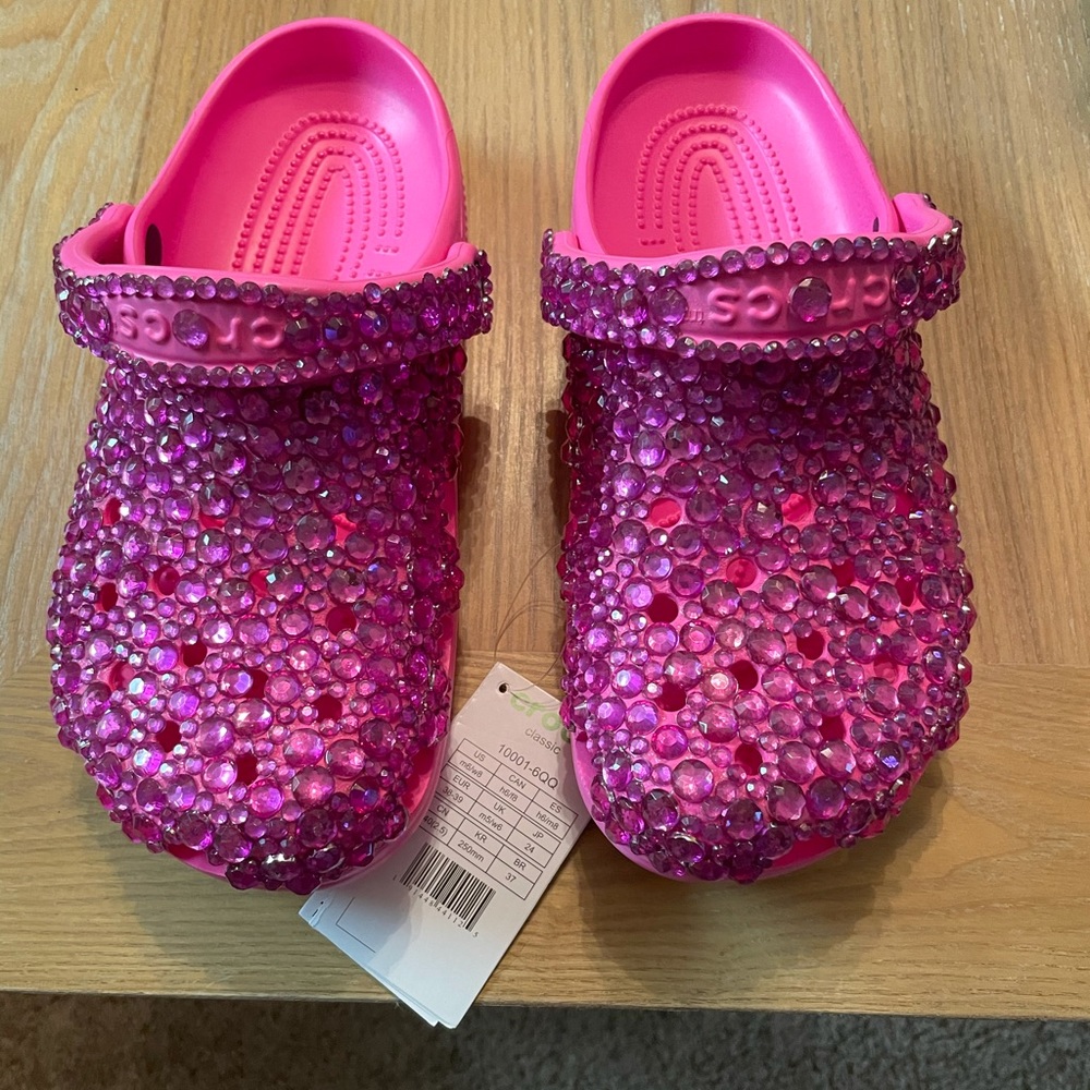 Dazzling crocs NWT